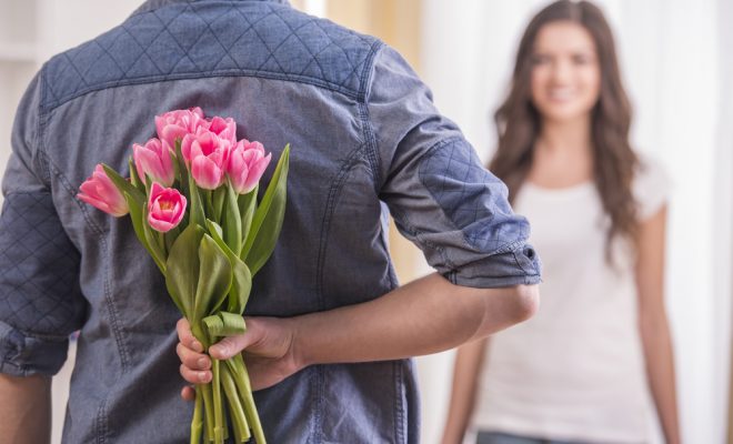 https://succubusmag.com/wp-content/uploads/2017/09/boyfriend-giving-girlfriend-flowers-660x400.jpg